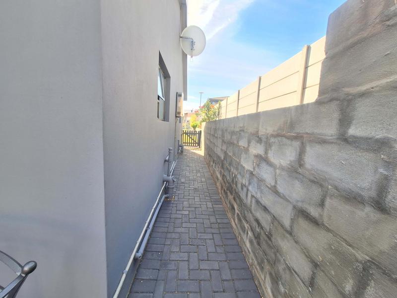 2 Bedroom Property for Sale in Reebok Western Cape